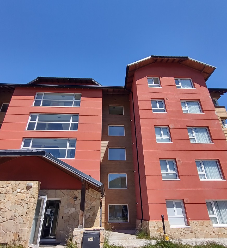 Departamento amoblado en Village Condo, Villa Catedral edif con spa, piscina cubierta gimnasio, jacuzzi. En venta apto turismo. Bariloche
