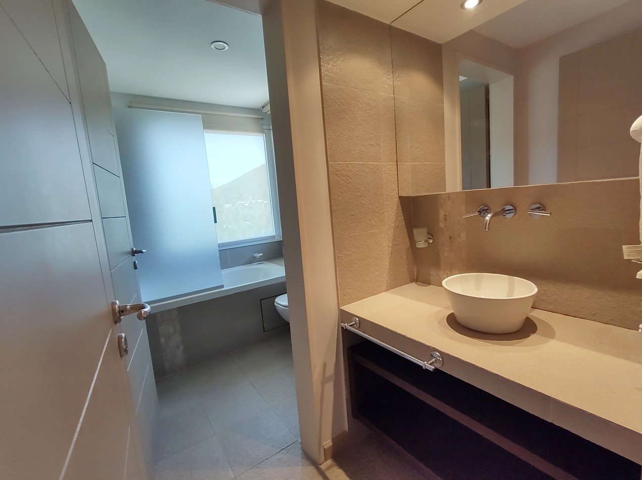 Departamento amoblado en Village Condo, Villa Catedral edif con spa, piscina cubierta gimnasio, jacuzzi. En venta apto turismo. Bariloche