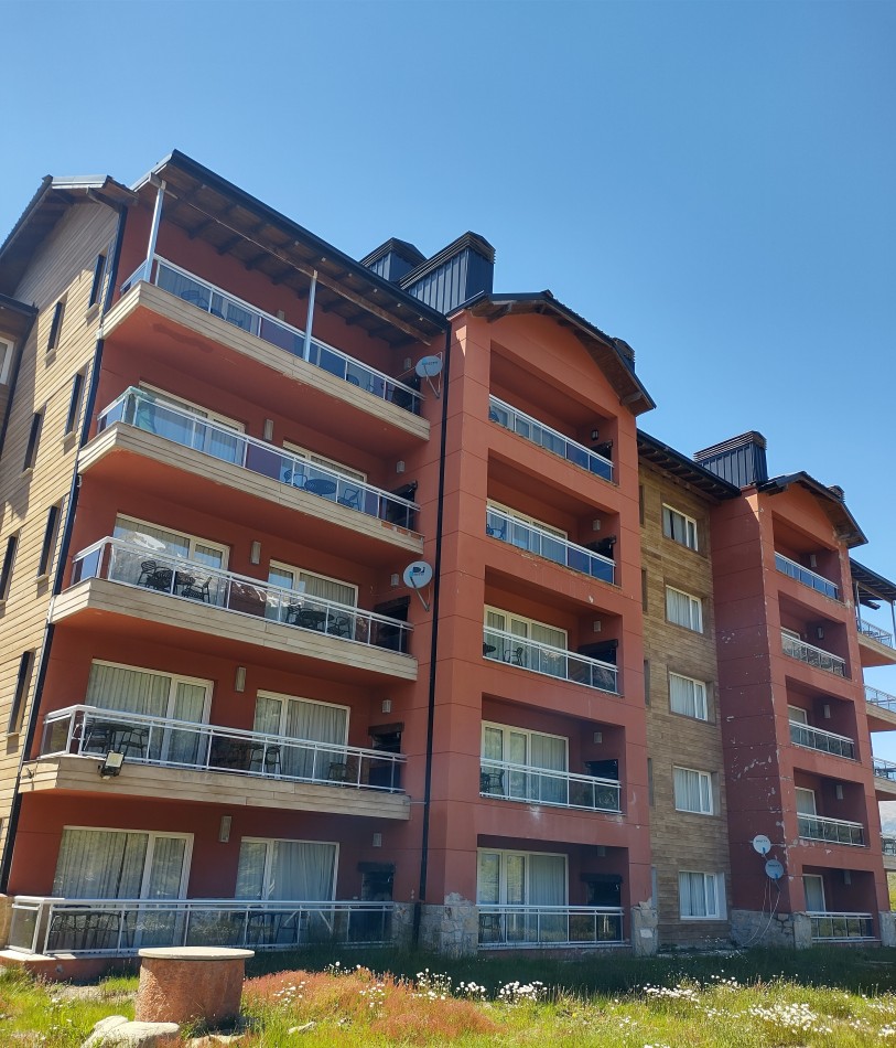 Departamento amoblado en Village Condo, Villa Catedral edif con spa, piscina cubierta gimnasio, jacuzzi. En venta apto turismo. Bariloche