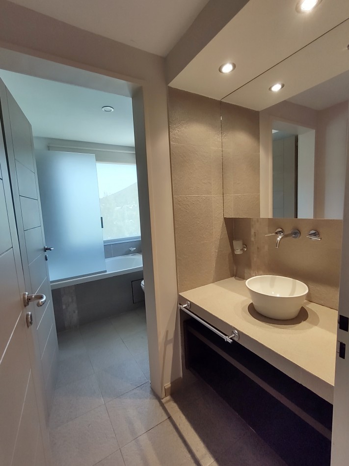 Departamento amoblado en Village Condo, Villa Catedral edif con spa, piscina cubierta gimnasio, jacuzzi. En venta apto turismo. Bariloche