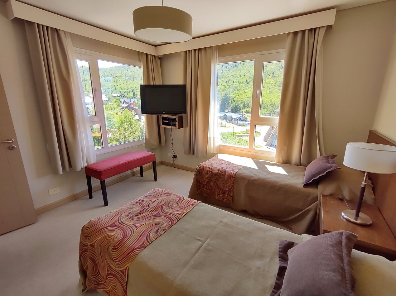 Departamento amoblado en Village Condo, Villa Catedral edif con spa, piscina cubierta gimnasio, jacuzzi. En venta apto turismo. Bariloche