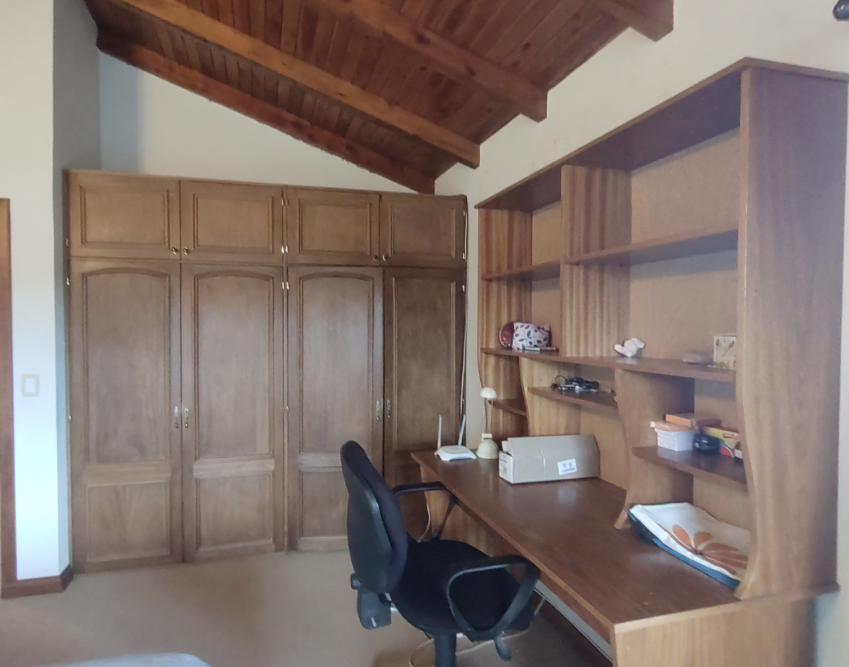 Casa 6 amb + amplio quincho o depto cochera cubierta en Dina Huapi a 15 km de Bariloche zona residencial jardin 