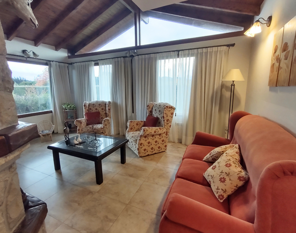 Casa 6 amb + amplio quincho o depto cochera cubierta en Dina Huapi a 15 km de Bariloche zona residencial jardin 