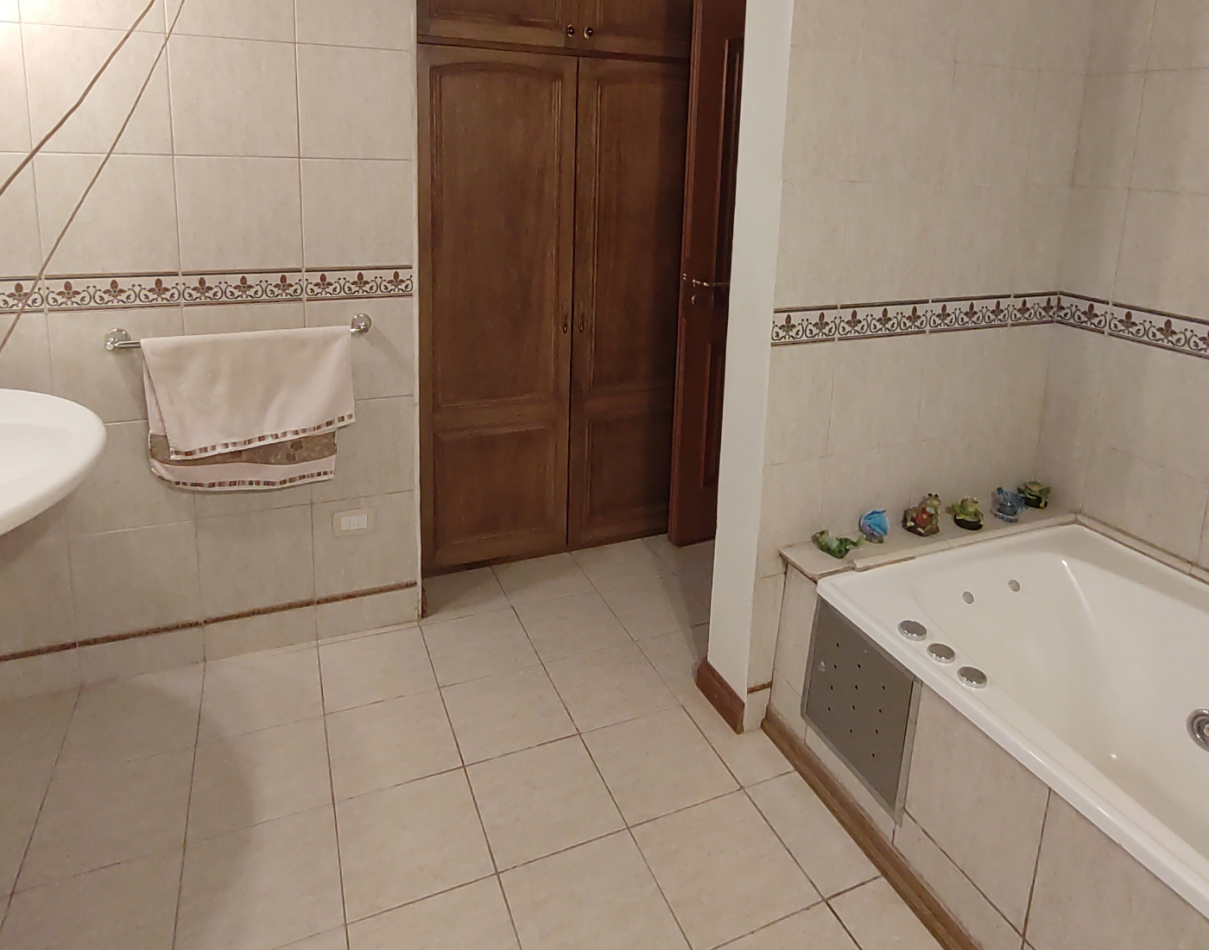 Casa 6 amb + amplio quincho o depto cochera cubierta en Dina Huapi a 15 km de Bariloche zona residencial jardin 