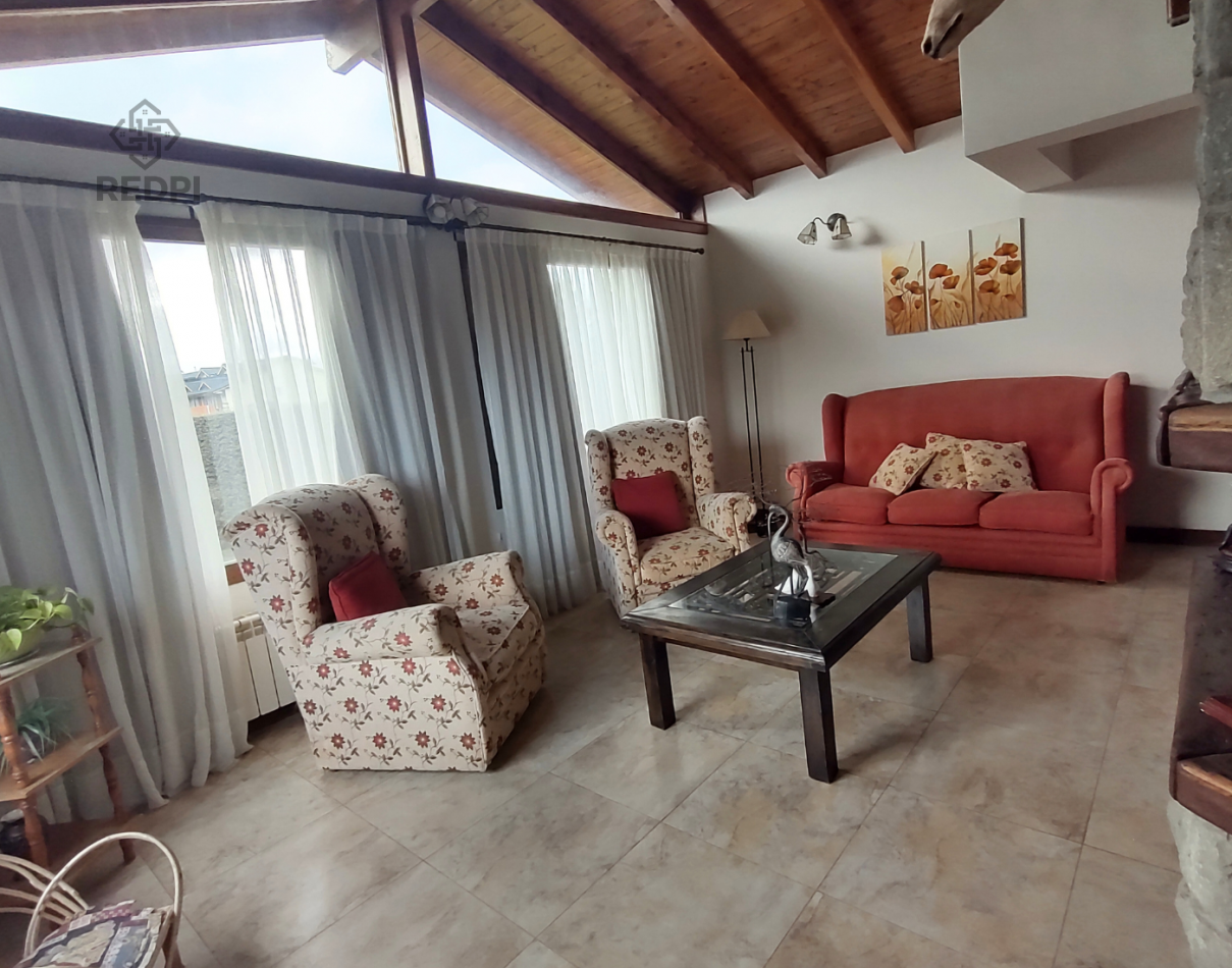 Casa 6 amb + amplio quincho o depto cochera cubierta en Dina Huapi a 15 km de Bariloche zona residencial jardin 