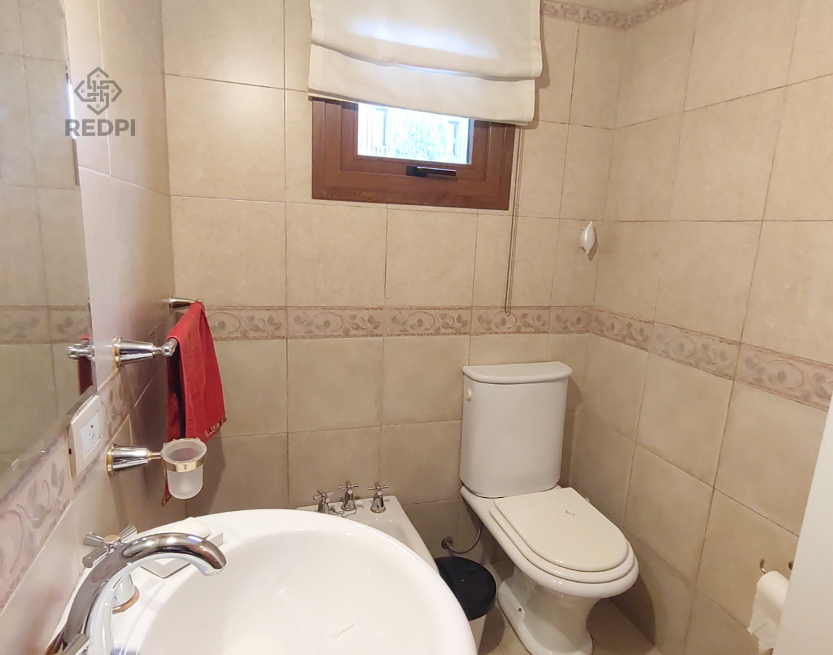Casa 6 amb + amplio quincho o depto cochera cubierta en Dina Huapi a 15 km de Bariloche zona residencial jardin 