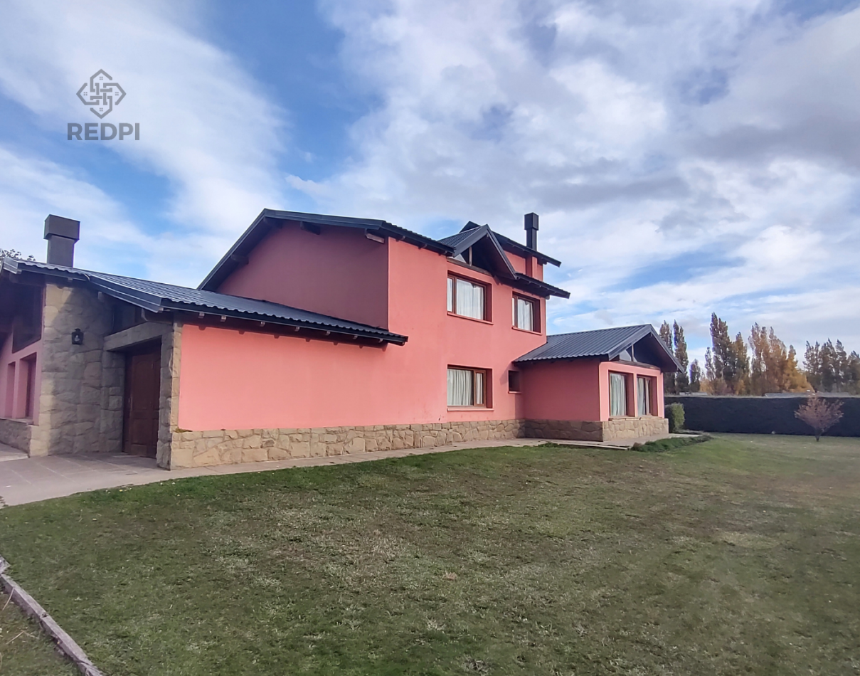 Casa 6 amb + amplio quincho o depto cochera cubierta en Dina Huapi a 15 km de Bariloche zona residencial jardin 
