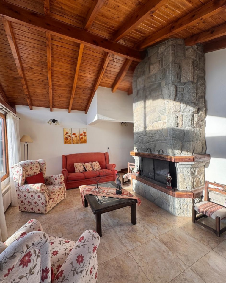 Casa 6 amb + amplio quincho o depto cochera cubierta en Dina Huapi a 15 km de Bariloche zona residencial jardin 