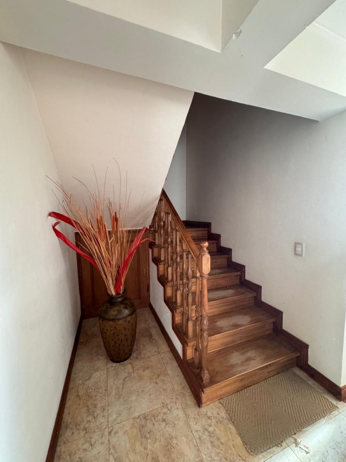 Casa 6 amb + amplio quincho o depto cochera cubierta en Dina Huapi a 15 km de Bariloche zona residencial jardin 