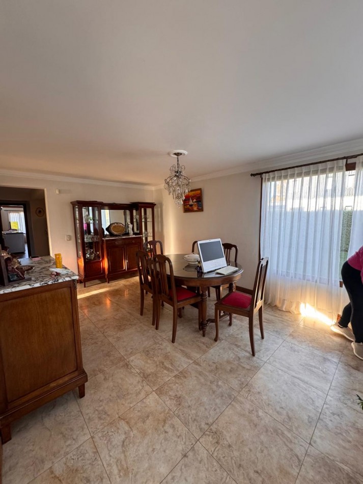Casa 6 amb + amplio quincho o depto cochera cubierta en Dina Huapi a 15 km de Bariloche zona residencial jardin 