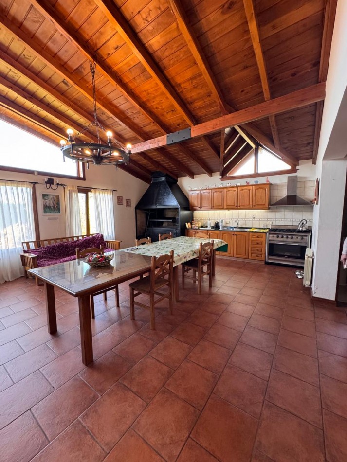 Casa 6 amb + amplio quincho o depto cochera cubierta en Dina Huapi a 15 km de Bariloche zona residencial jardin 