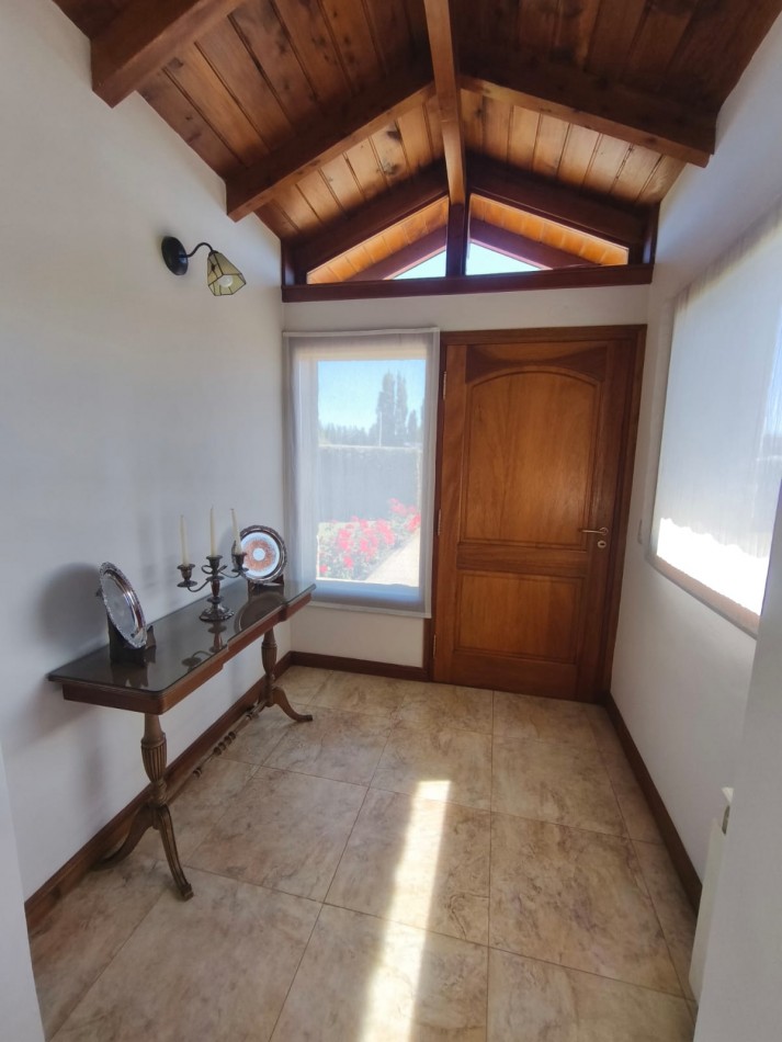 Casa 6 amb + amplio quincho o depto cochera cubierta en Dina Huapi a 15 km de Bariloche zona residencial jardin 
