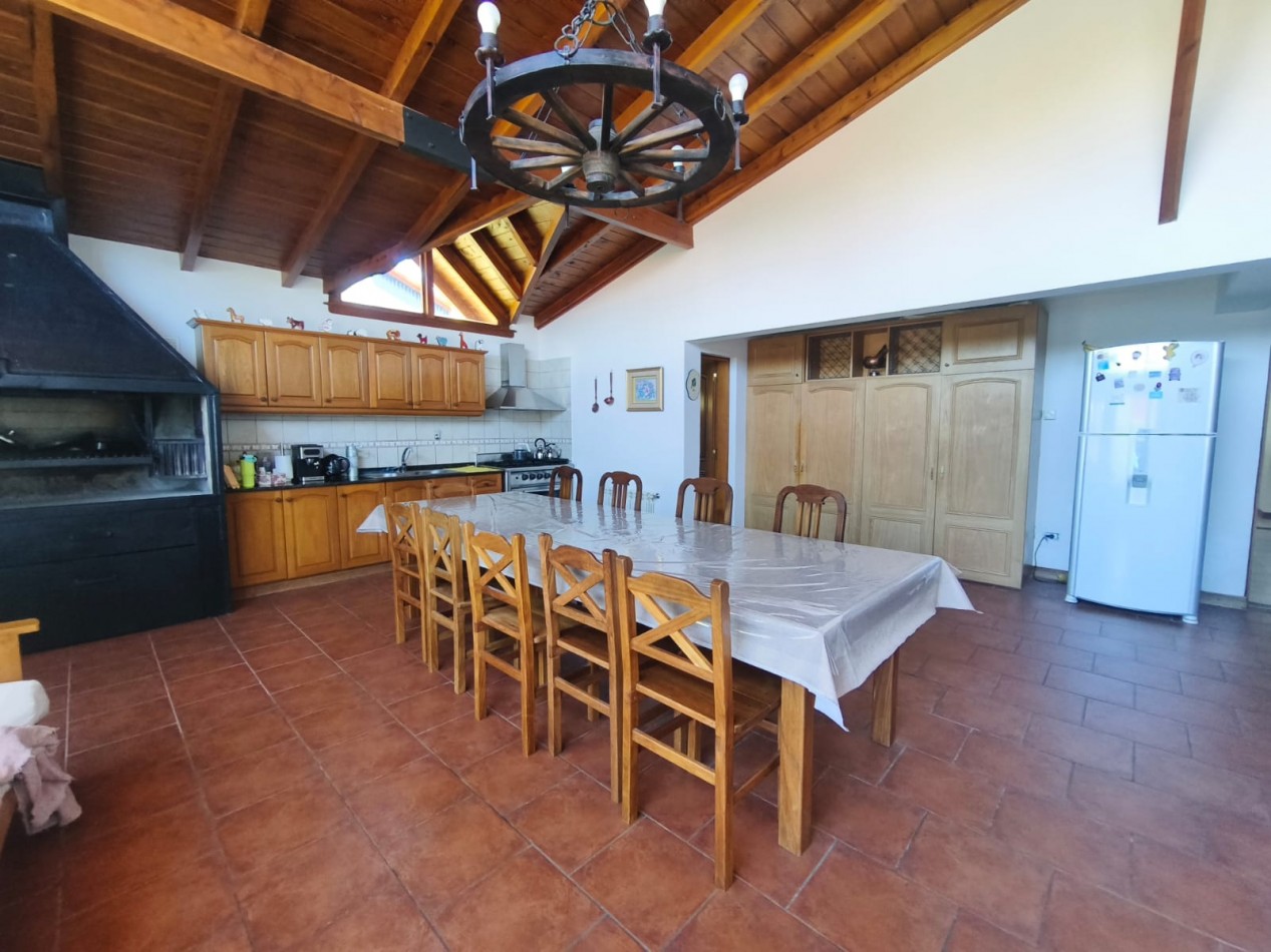 Casa 6 amb + amplio quincho o depto cochera cubierta en Dina Huapi a 15 km de Bariloche zona residencial jardin 
