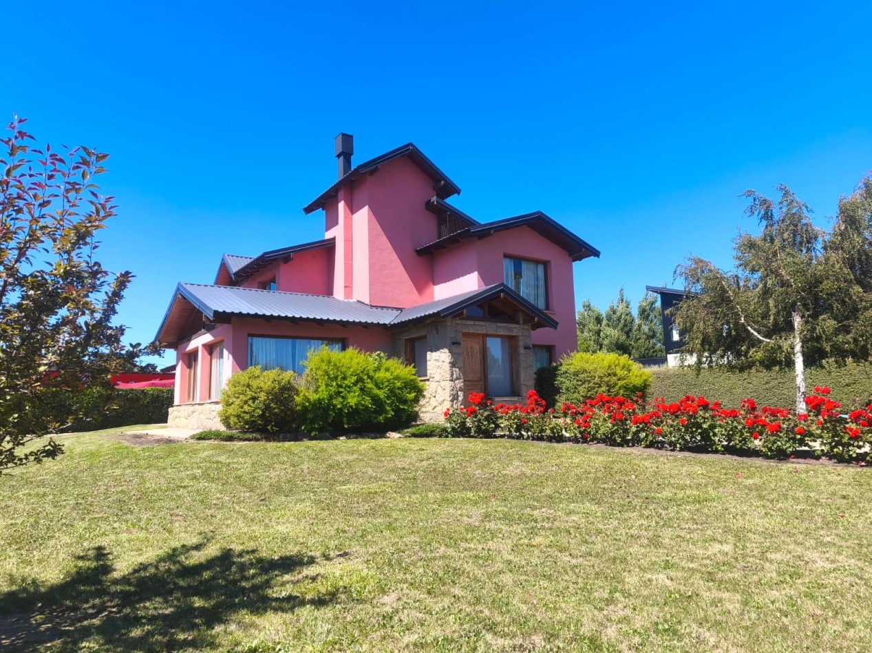 Casa 6 amb + amplio quincho o depto cochera cubierta en Dina Huapi a 15 km de Bariloche zona residencial jardin 