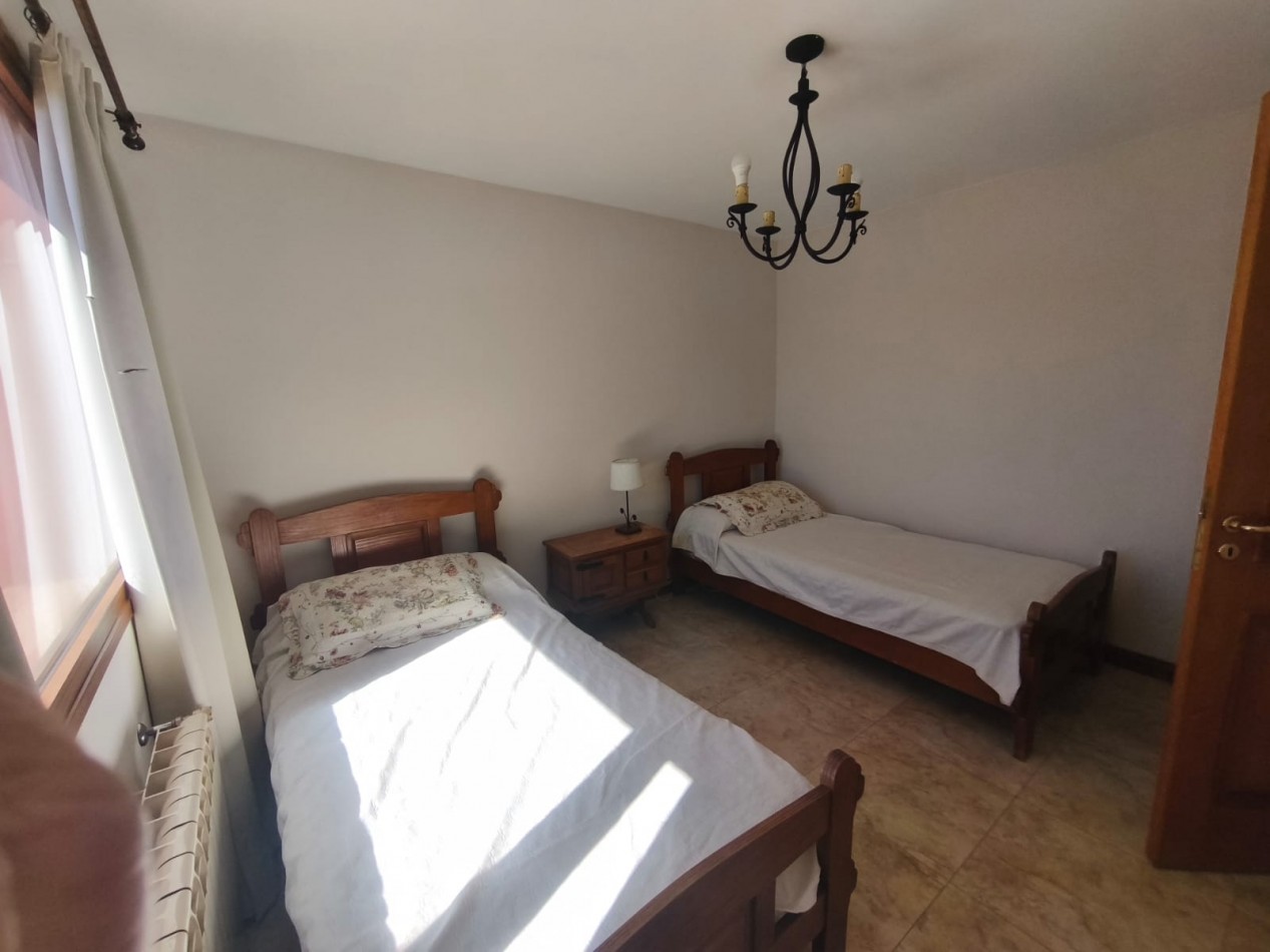 Casa 6 amb + amplio quincho o depto cochera cubierta en Dina Huapi a 15 km de Bariloche zona residencial jardin 