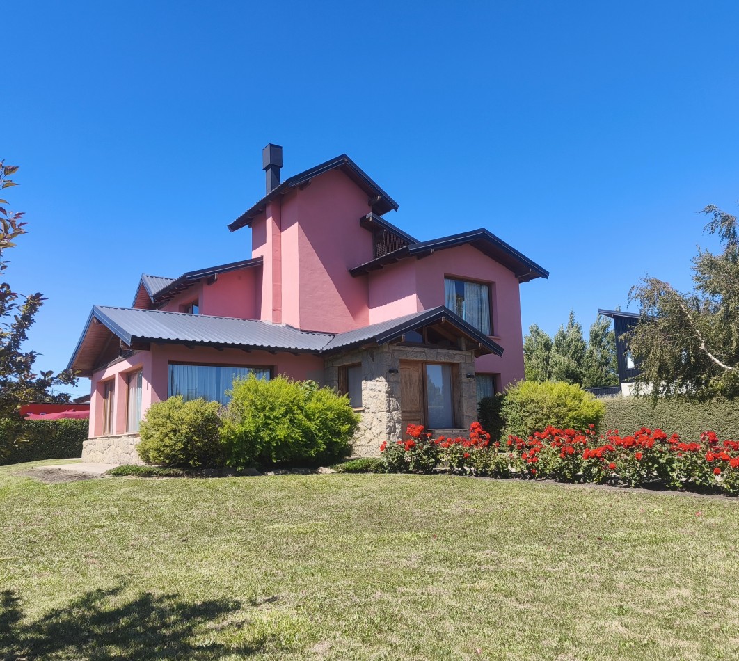 Casa 6 amb + amplio quincho o depto cochera cubierta en Dina Huapi a 15 km de Bariloche zona residencial jardin 