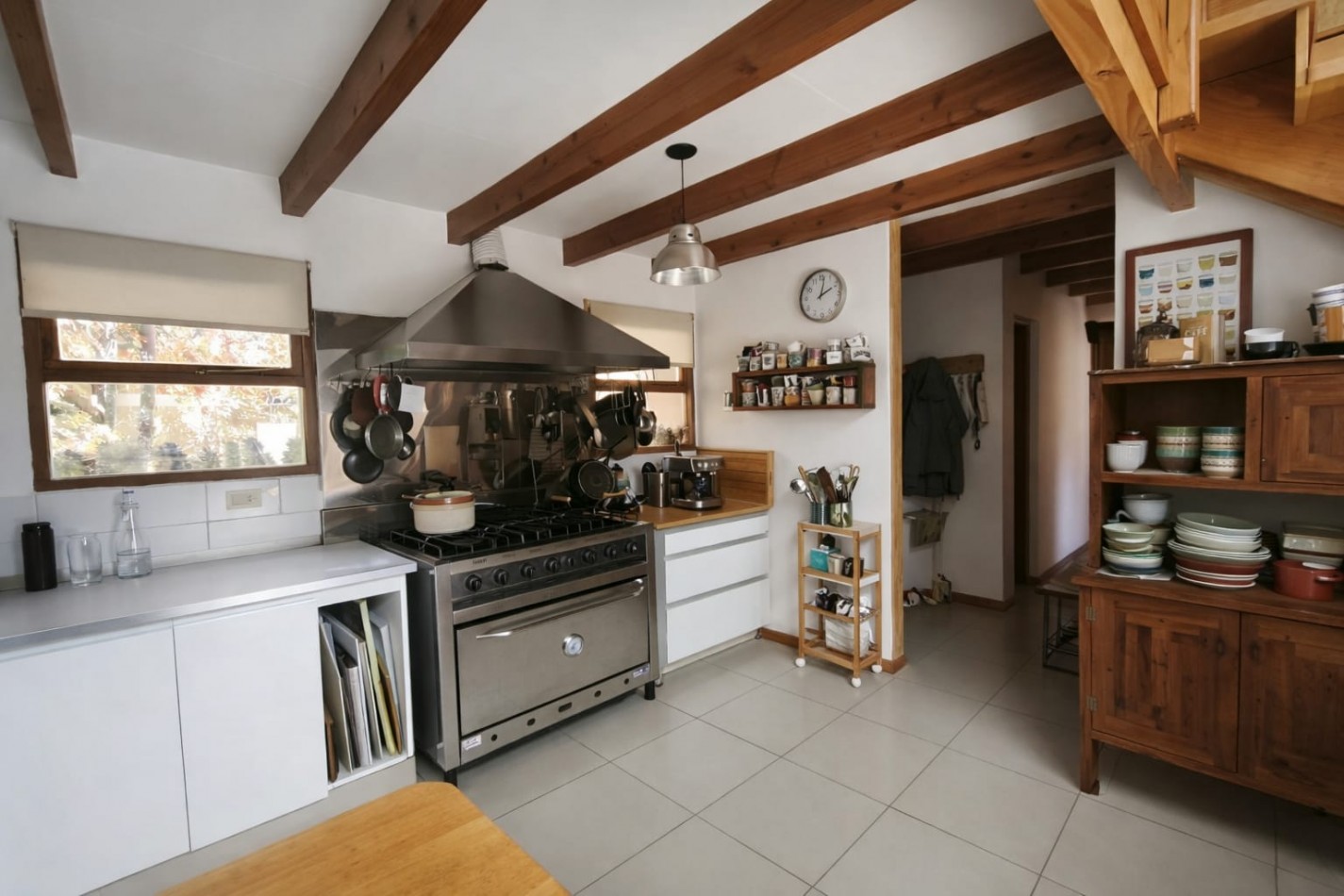 Casa 6 ambientes con vista al lago amplio jardin con riego quincho deck  venta en Bariloche 