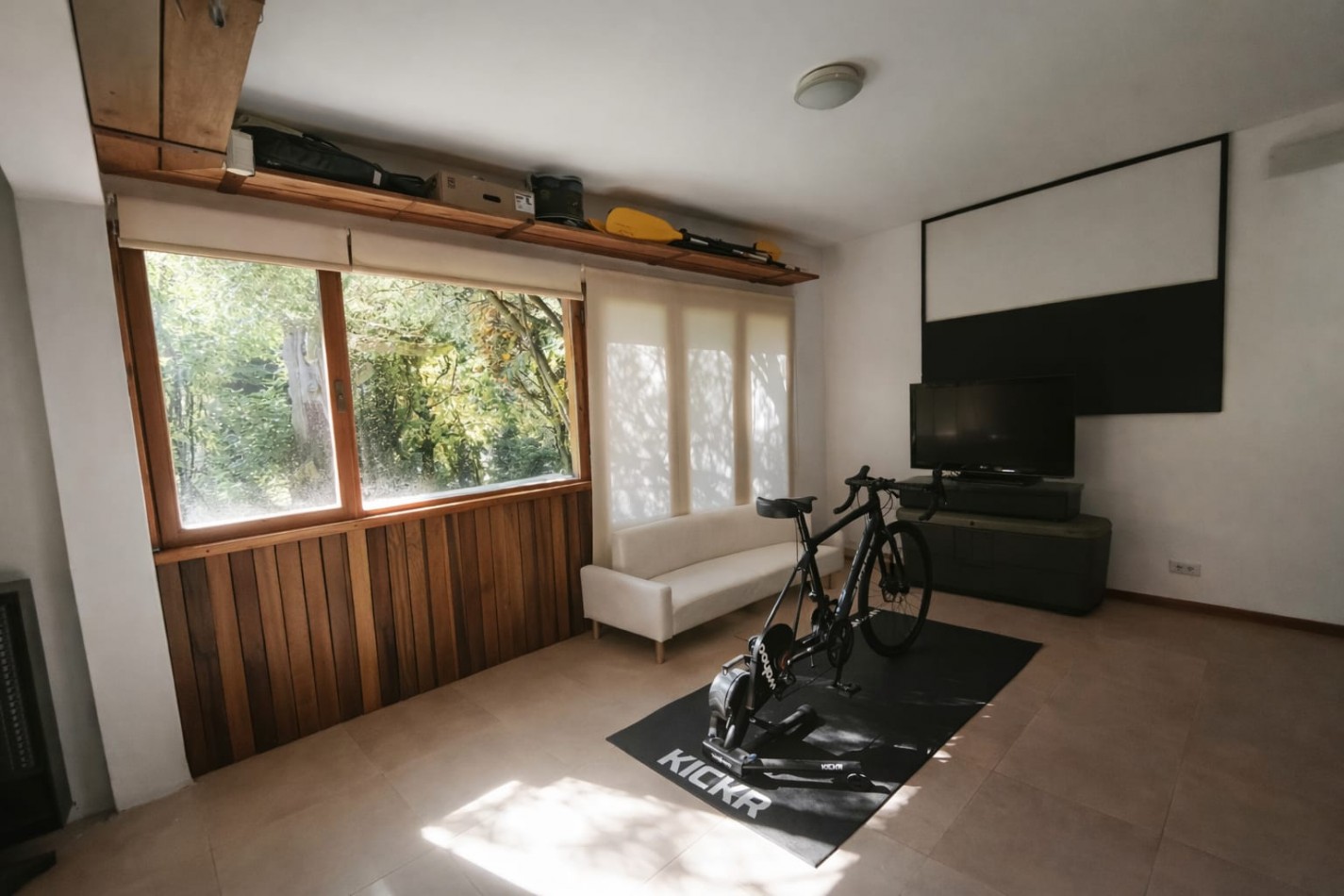 Casa 6 ambientes con vista al lago amplio jardin con riego quincho deck  venta en Bariloche 