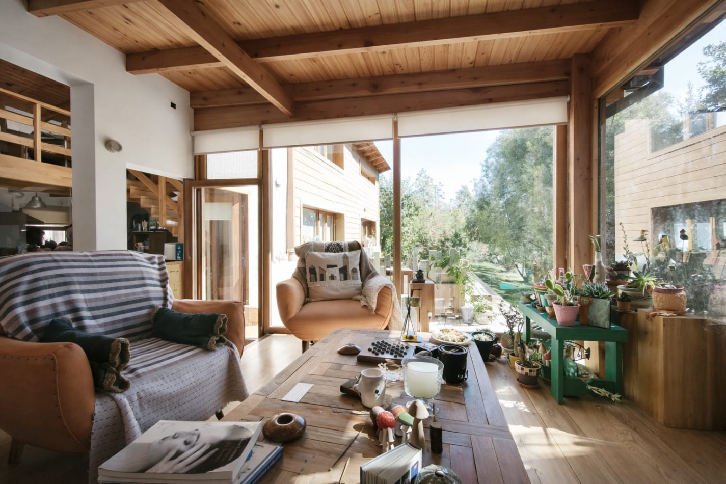 Casa 6 ambientes con vista al lago amplio jardin con riego quincho deck  venta en Bariloche 