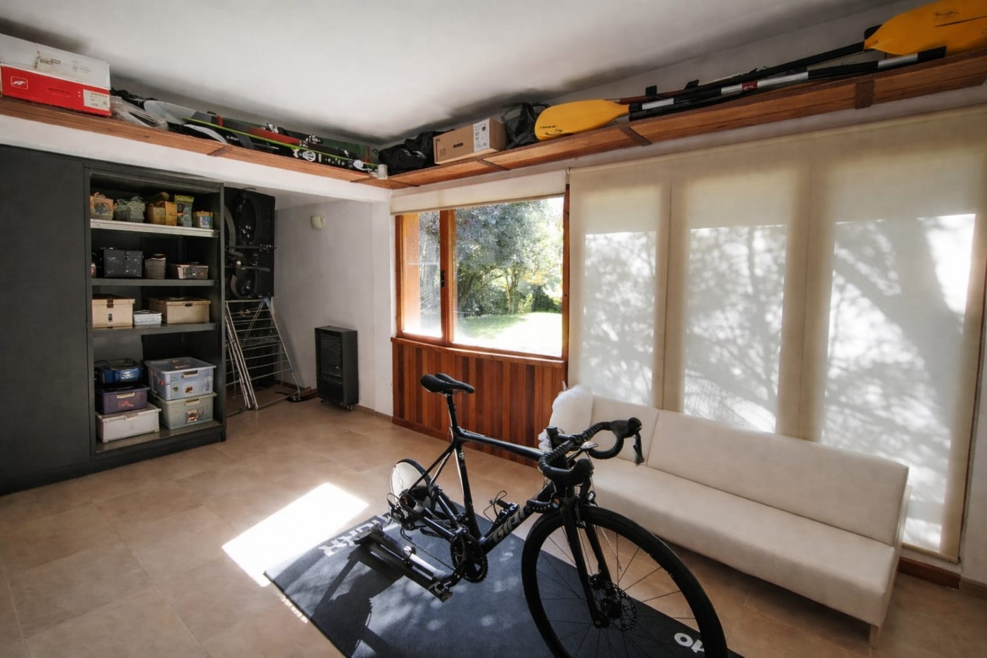 Casa 6 ambientes con vista al lago amplio jardin con riego quincho deck  venta en Bariloche 