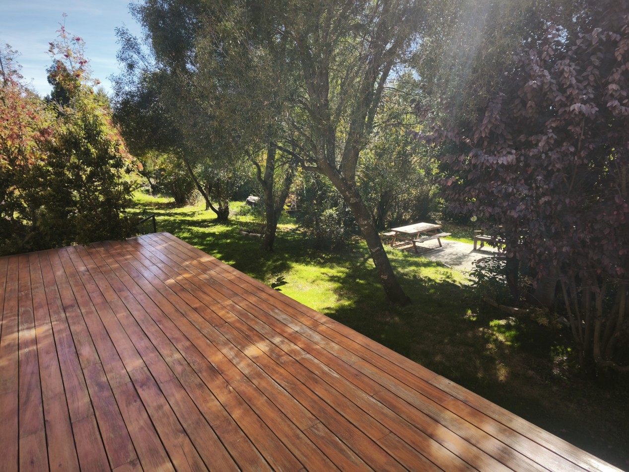 Casa 6 ambientes con vista al lago amplio jardin con riego quincho deck  venta en Bariloche 