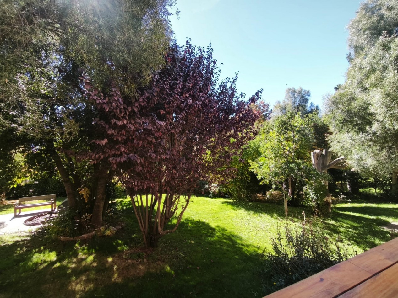 Casa 6 ambientes con vista al lago amplio jardin con riego quincho deck  venta en Bariloche 