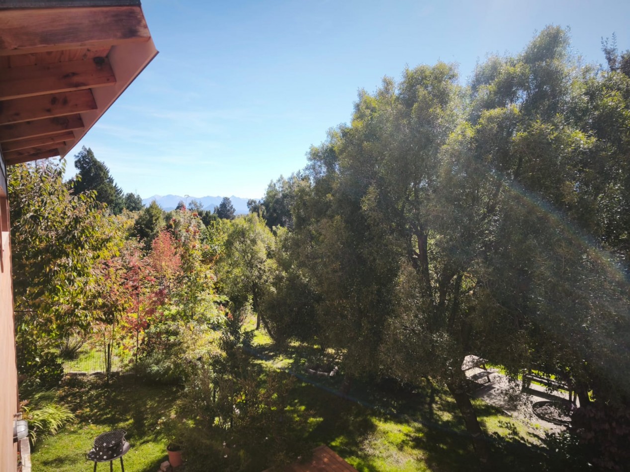 Casa 6 ambientes con vista al lago amplio jardin con riego quincho deck  venta en Bariloche 