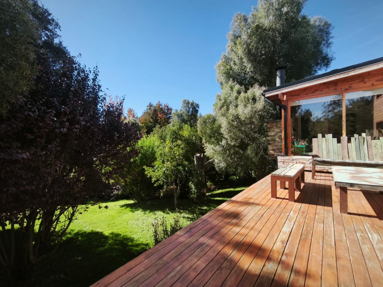 Casa 6 ambientes con vista al lago amplio jardin con riego quincho deck  venta en Bariloche 