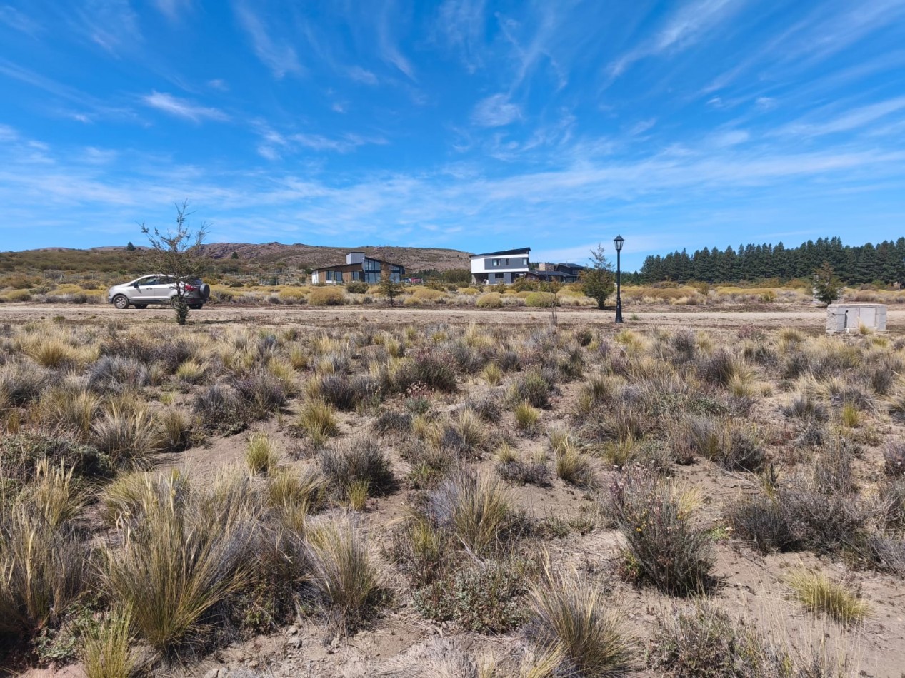 Barrancas de Dina Huapi lote 353 barrio privado a 15 km de Bariloche vigilancia plano vistas amenities tenis SUM