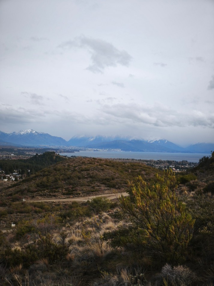 Barrancas de Dina Huapi lote 290 barrio privado a 15 km de Bariloche vigilancia plano vistas amenities tenis SUM