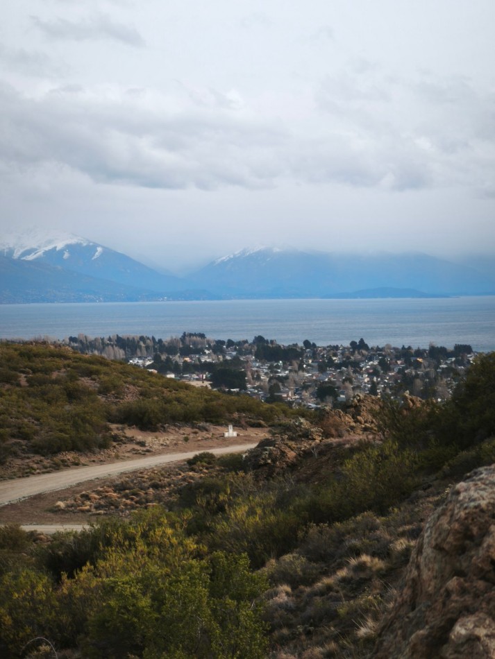 Barrancas de Dina Huapi lote 290 barrio privado a 15 km de Bariloche vigilancia plano vistas amenities tenis SUM