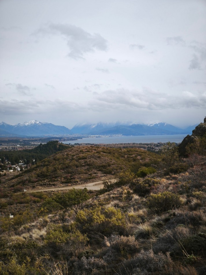 Barrancas de Dina Huapi lote 290 barrio privado a 15 km de Bariloche vigilancia plano vistas amenities tenis SUM