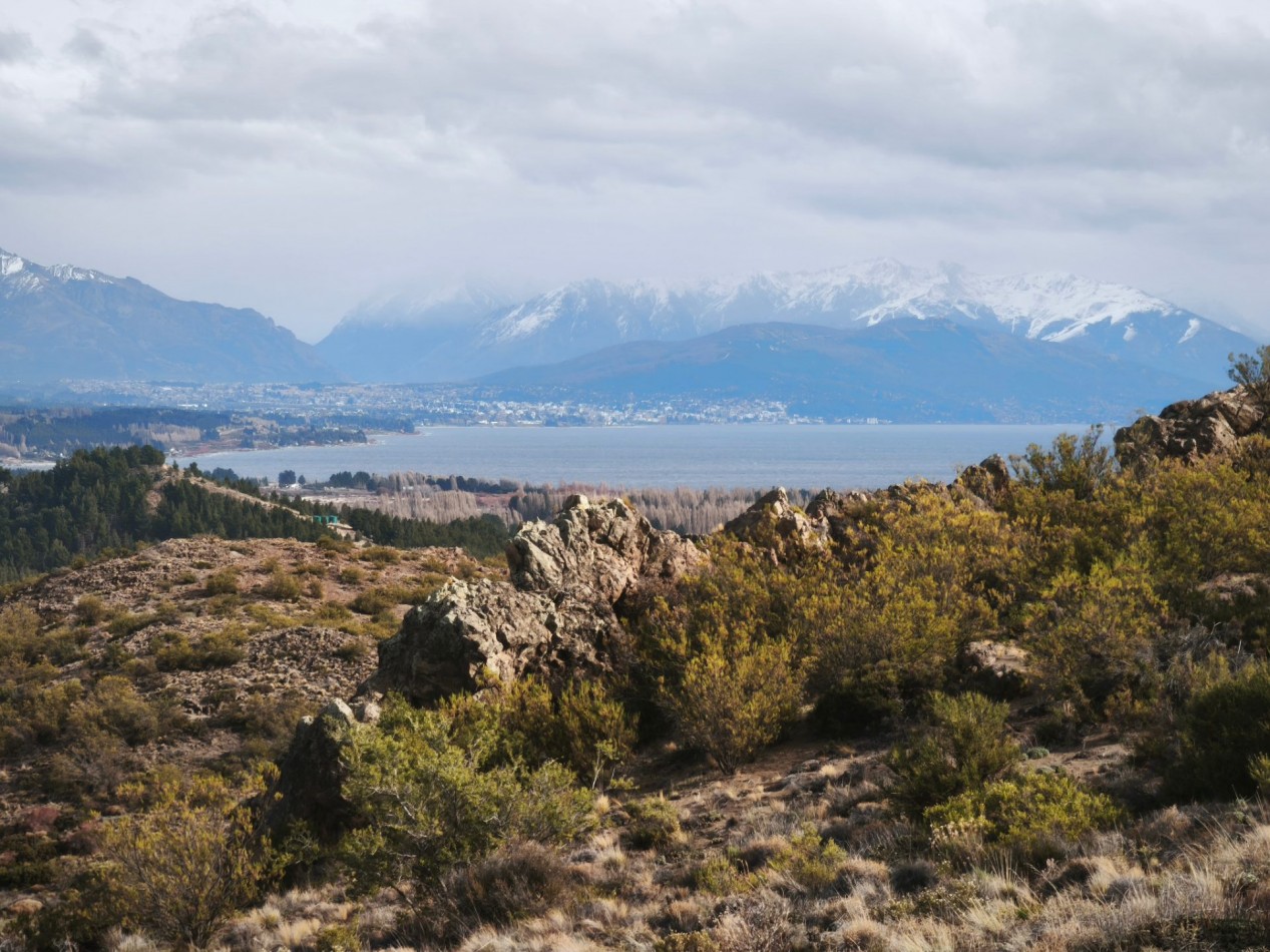 Barrancas de Dina Huapi lote 290 barrio privado a 15 km de Bariloche vigilancia plano vistas amenities tenis SUM