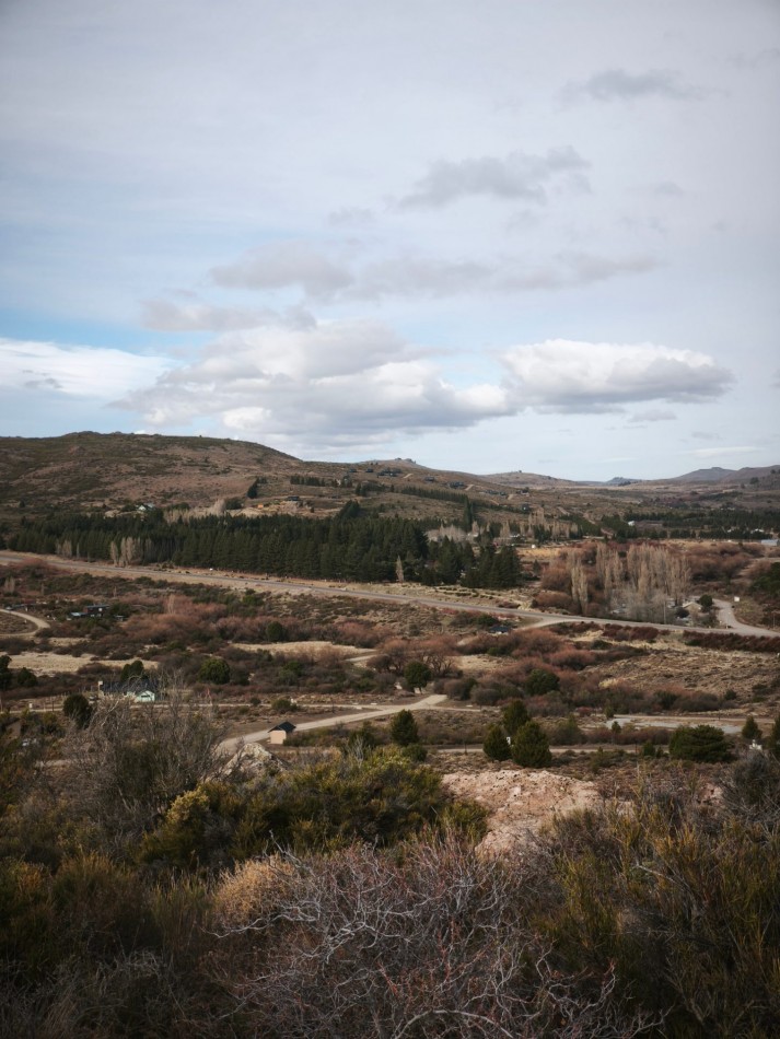 Barrancas de Dina Huapi lote 290 barrio privado a 15 km de Bariloche vigilancia plano vistas amenities tenis SUM