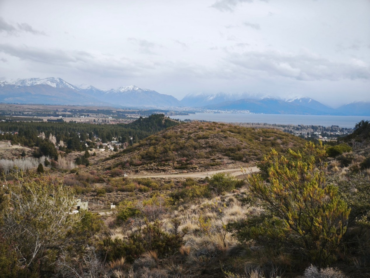 Barrancas de Dina Huapi lote 290 barrio privado a 15 km de Bariloche vigilancia plano vistas amenities tenis SUM