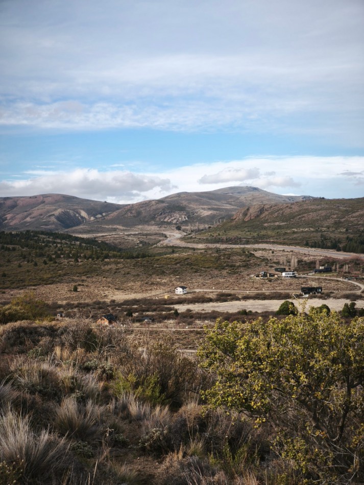 Barrancas de Dina Huapi lote 290 barrio privado a 15 km de Bariloche vigilancia plano vistas amenities tenis SUM