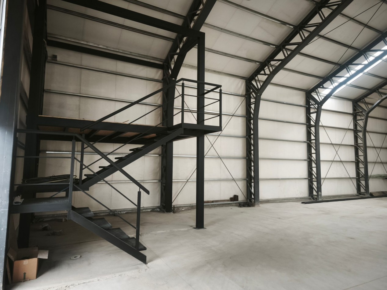 Galpon en venta deposito ideal logistica con oficina y baño kitchenette 18 x 22 m en lote de 1.200 m2 barrio San Francisco Bariloche