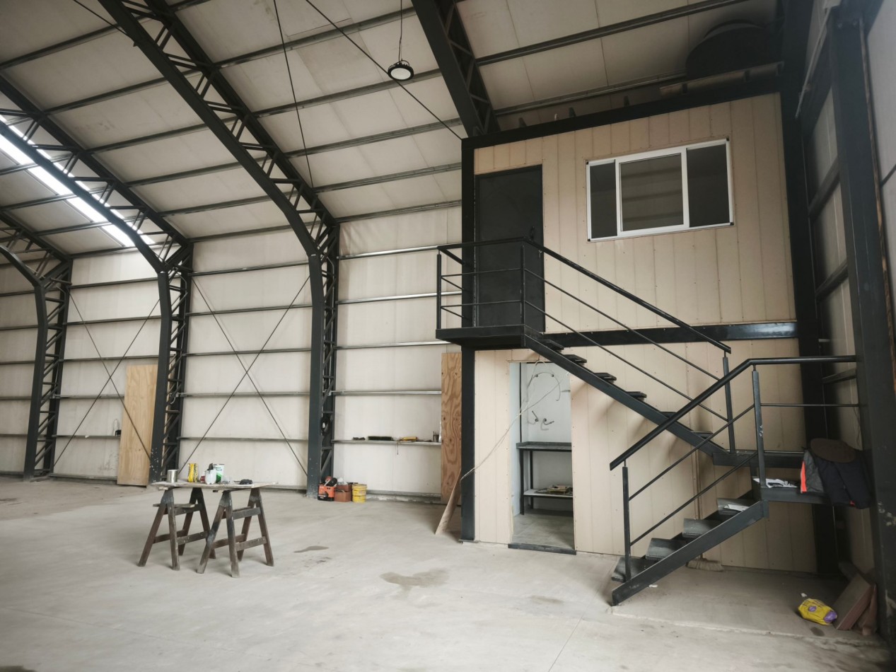Galpon en venta deposito ideal logistica con oficina y baño kitchenette 18 x 22 m en lote de 1.200 m2 barrio San Francisco Bariloche
