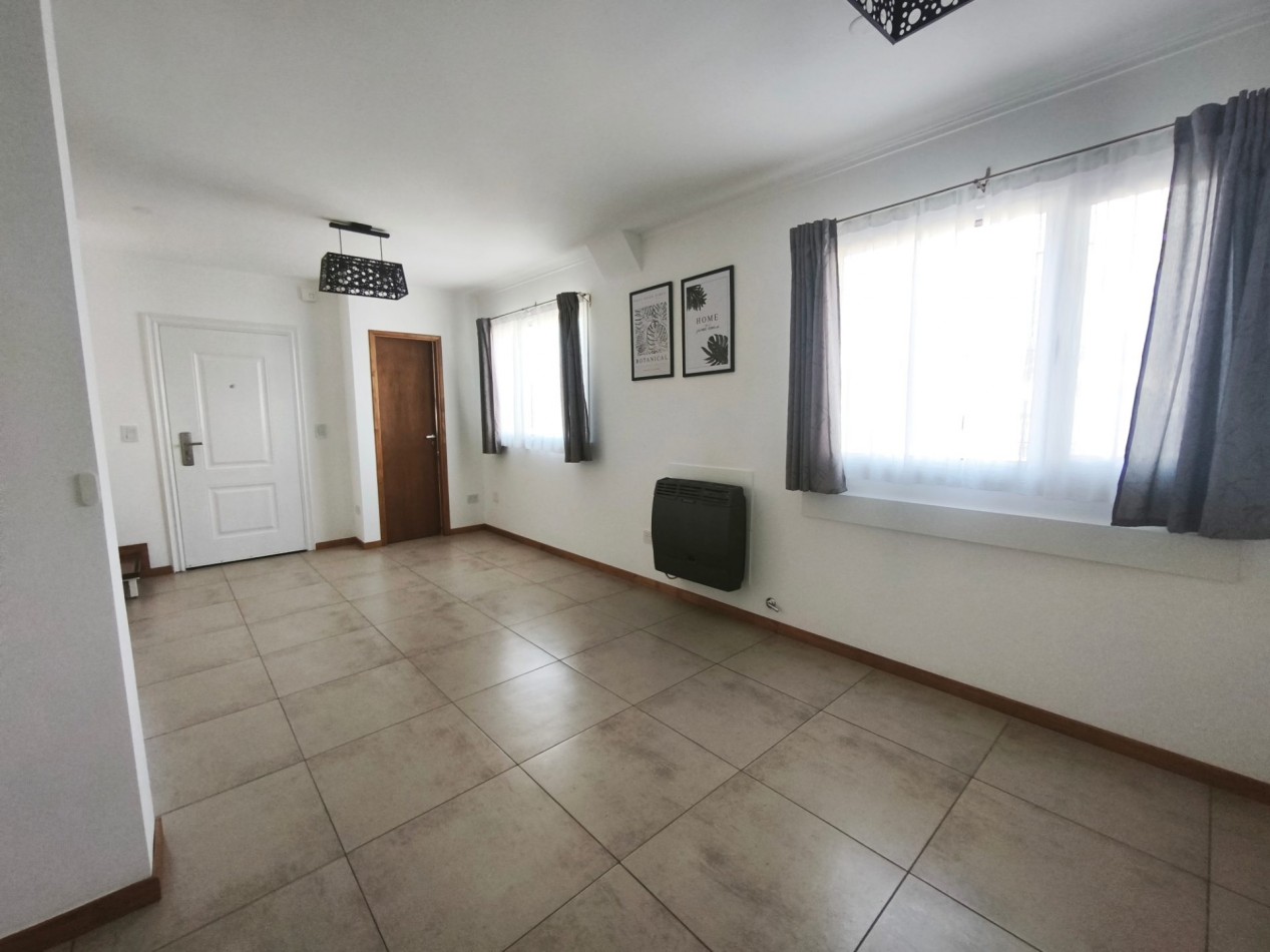  Ph impecable en alquiler permanente en Barrio Las Victorias Bariloche patio propio cochera baño y toilette lavadero 