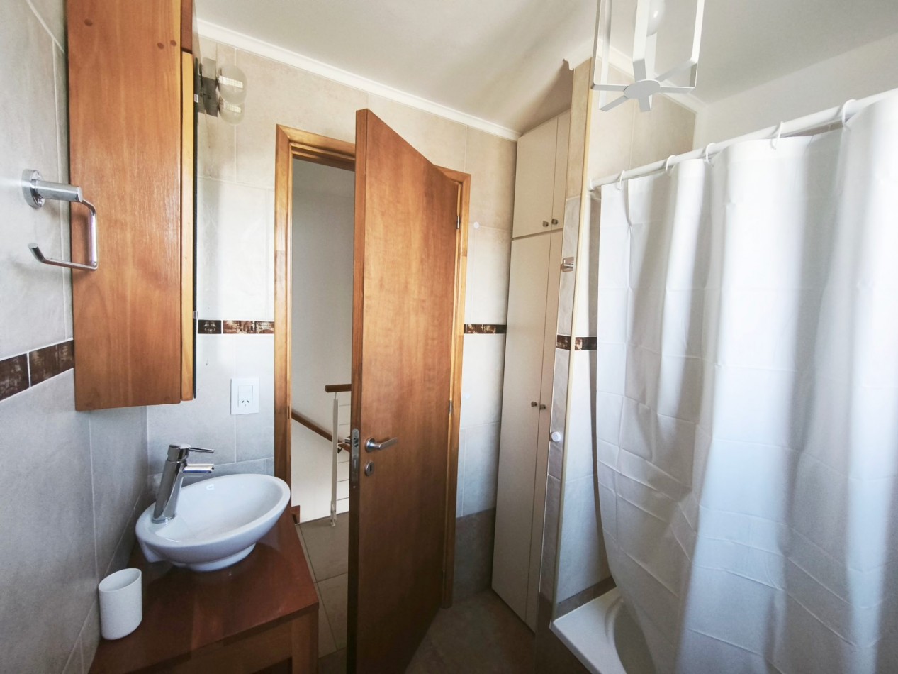  Ph impecable en alquiler permanente en Barrio Las Victorias Bariloche patio propio cochera baño y toilette lavadero 