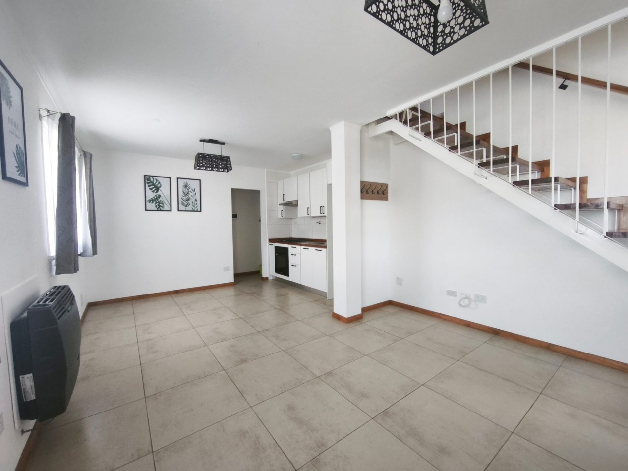  Ph impecable en alquiler permanente en Barrio Las Victorias Bariloche patio propio cochera baño y toilette lavadero 
