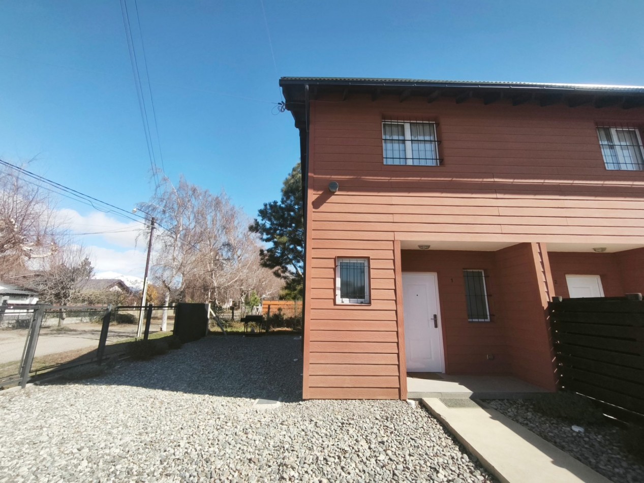  Ph impecable en alquiler permanente en Barrio Las Victorias Bariloche patio propio cochera baño y toilette lavadero 