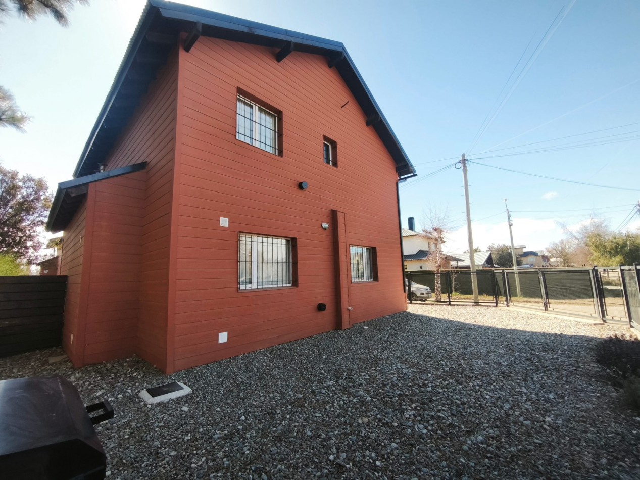  Ph impecable en alquiler permanente en Barrio Las Victorias Bariloche patio propio cochera baño y toilette lavadero 