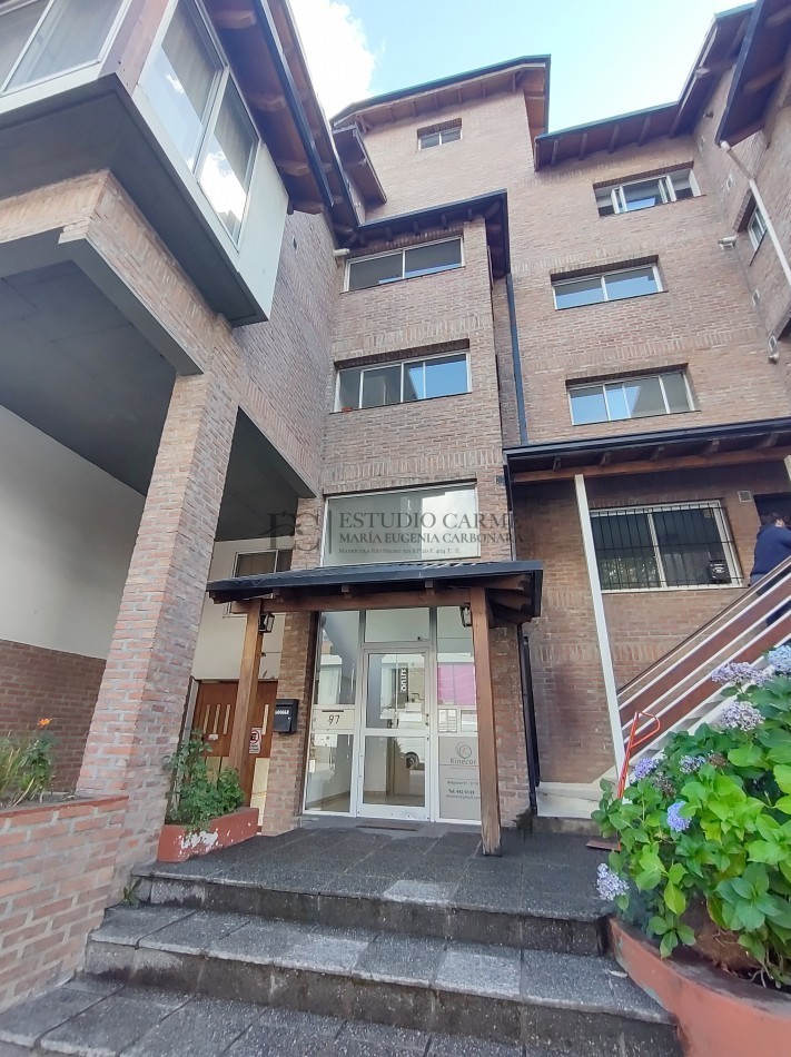 Apto credito depto doble altura con entrepiso tipo loft en Bo. Belgrano, Bariloche en venta monoambiente