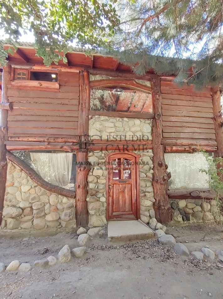 Un rincon de arte en Las Victorias. Ideal vivienda, renta, uso comercial. Bariloche.