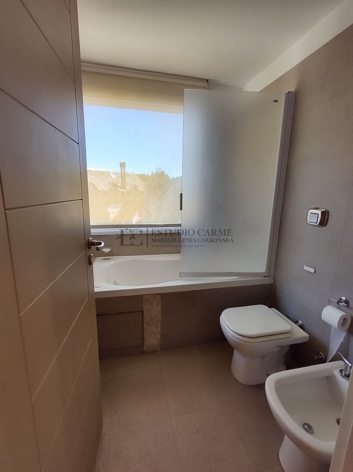 Departamento amoblado en Village Condo, Villa Catedral edif con spa, piscina cubierta gimnasio, jacuzzi. En venta apto turismo. Bariloche