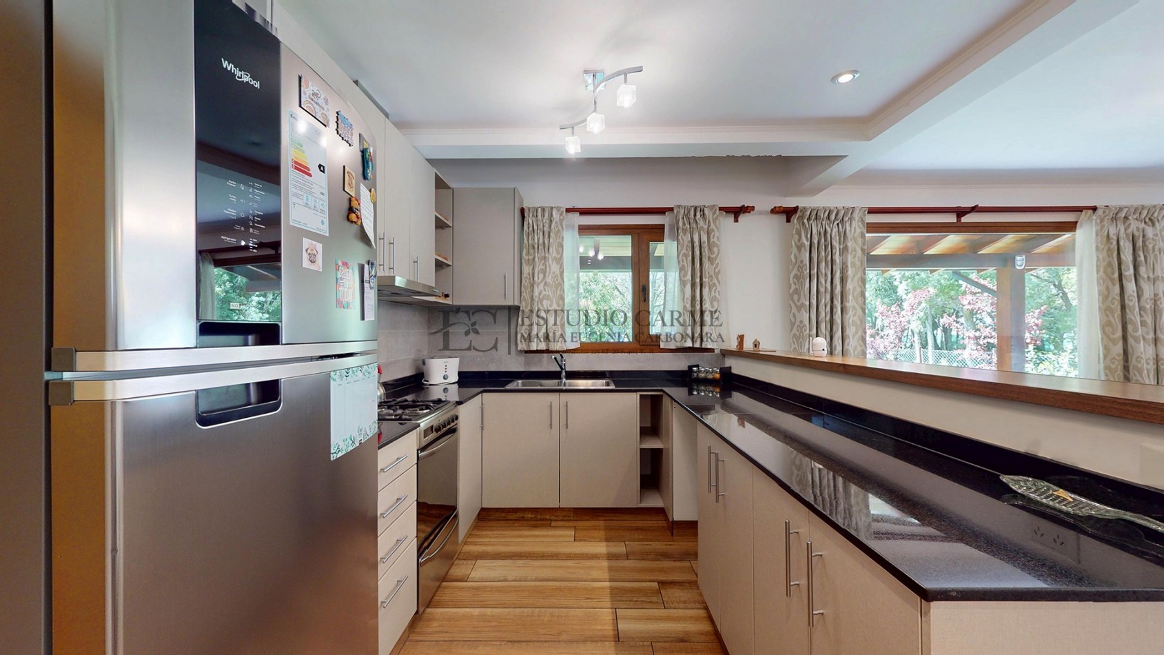 Casa en barrio privado Barrancas de Melipal en venta a 4,5 km del centro de Bariloche con seguridad y pileta