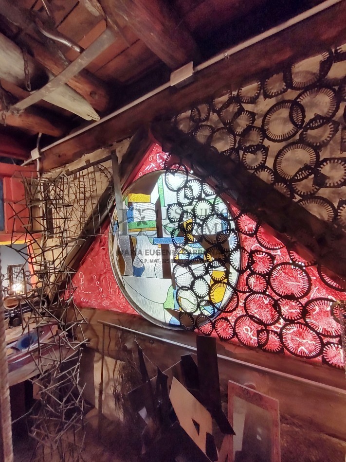 Un rincon de arte en Las Victorias. Ideal vivienda, renta, uso comercial. Bariloche.