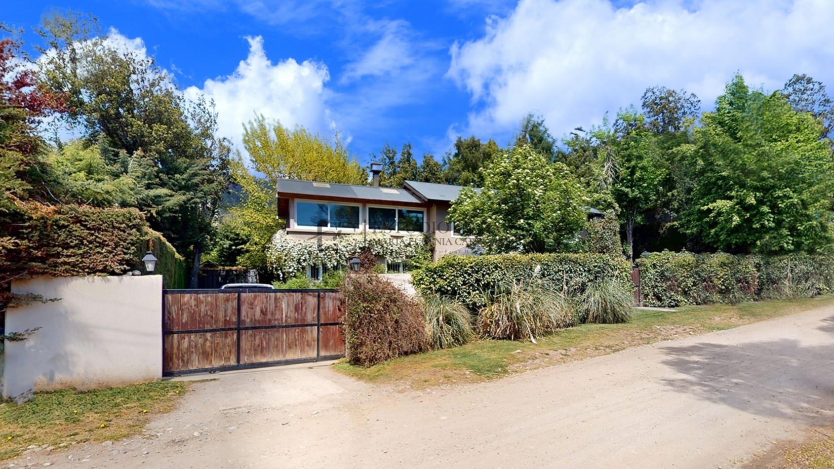 Amplia casa con pileta en La Cascada, Bariloche, en venta