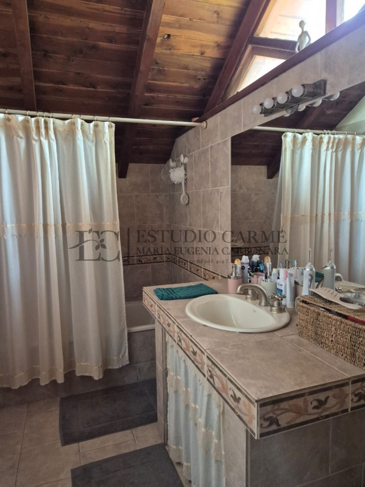 Casa + depto anexo en Barrio La Cascada de Bariloche. Alt. Bustillo Km 6 ideal vivienda y renta turistica venta inversion